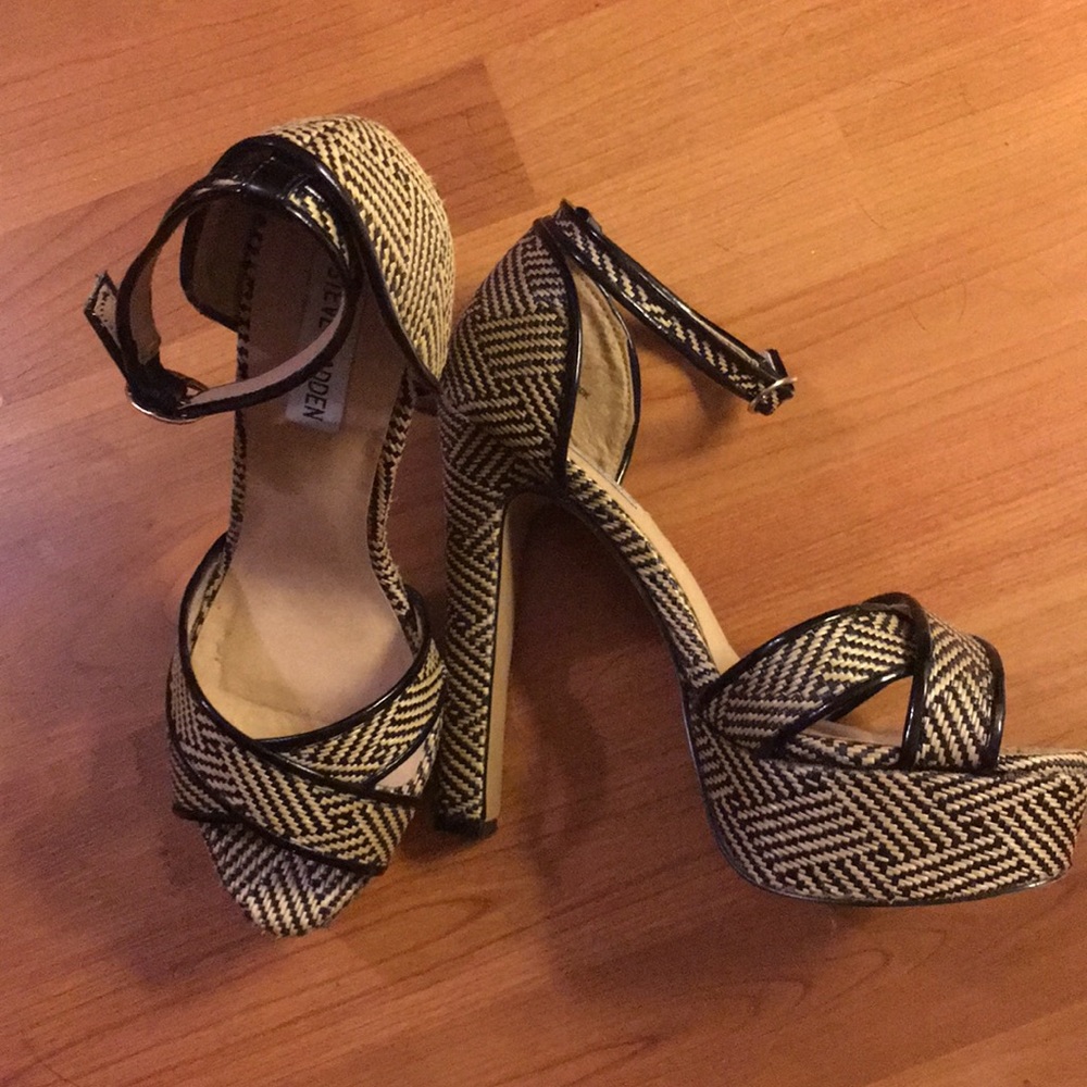 Steve Madden Woven heels